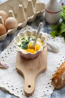 Jajka zapiekane ze szpinakiem