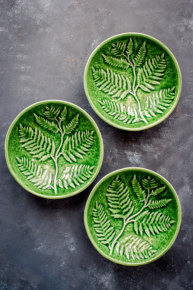 Zielone ceramiczne miseczki